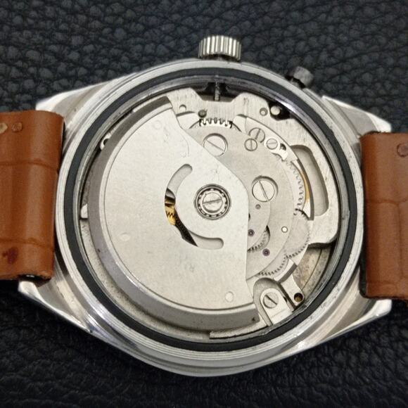 Vintage 1980 Ricoh Automatic Mens Silver Watch W/daydate & Yellow accents - Picture 9 of 10